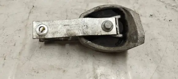 Volvo XC90 Engine mount bracket 31480565 31339951