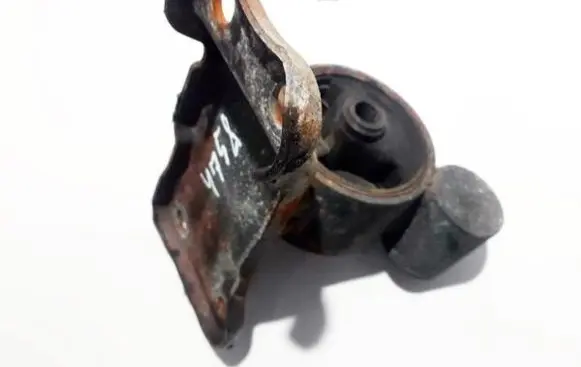 Engine mount bracket