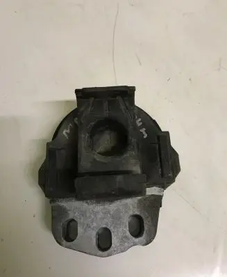 Mazda 3 II Engine mount bracket
