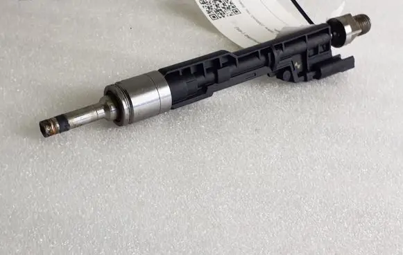 BMW X3 F25 Fuel injector 0261500172 7639994