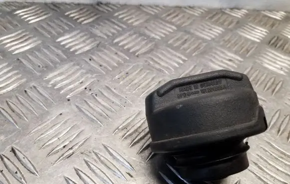 Audi 80 90 S2 B4 Fuel tank filler cap 191201553A