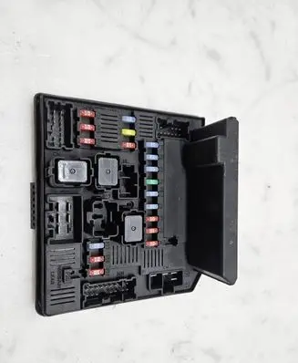 Nissan Qashqai Fuse module 519228035 8150029983