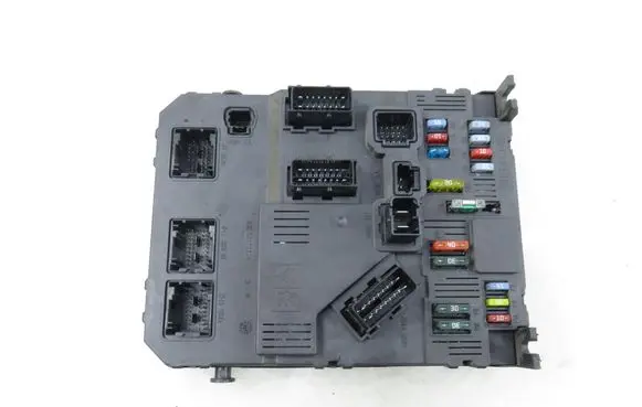 Peugeot 206 Central body control module 9657999780