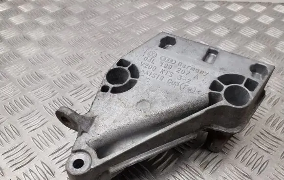 Seat Ibiza IV (6J,6P) Engine mounting bracket 03L199207A