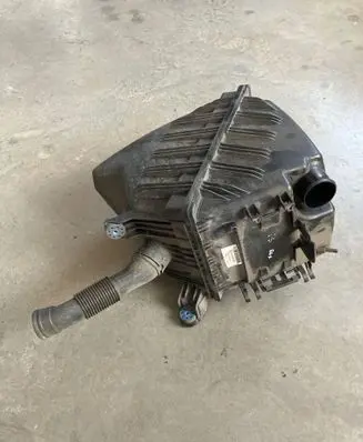 BMW i3 Air filter box 7642403