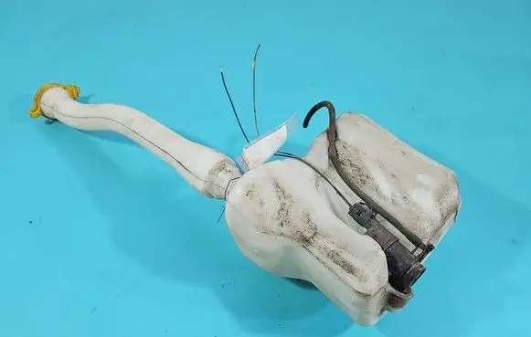 Windshield washer fluid reservoir/tank