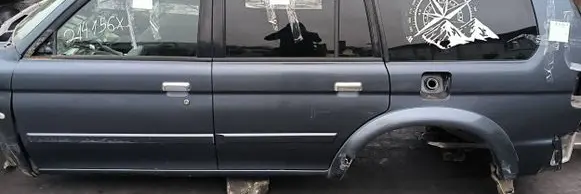 Mitsubishi Montero Rear door