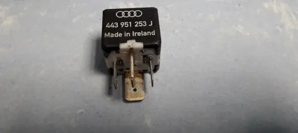 Volkswagen PASSAT B5 Other relay 443951253j 899511000