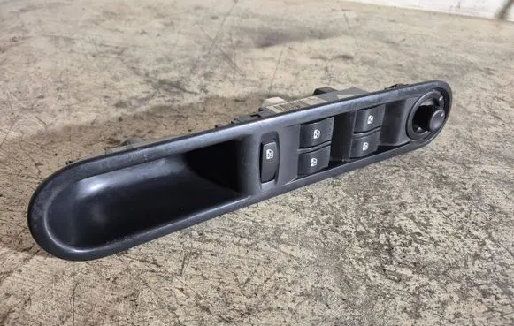 Renault Espace IV Electric window control switch 0012126