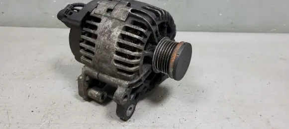 Volkswagen Golf V Generator/alternator 03C903023G