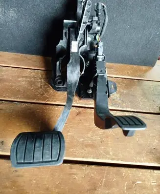 Citroen C4 III e-C4 Accelerator throttle pedal 9827704480