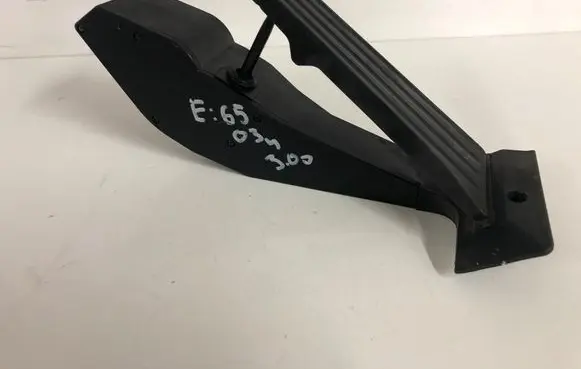 BMW 7 E65 E66 Accelerator throttle pedal 6762482
