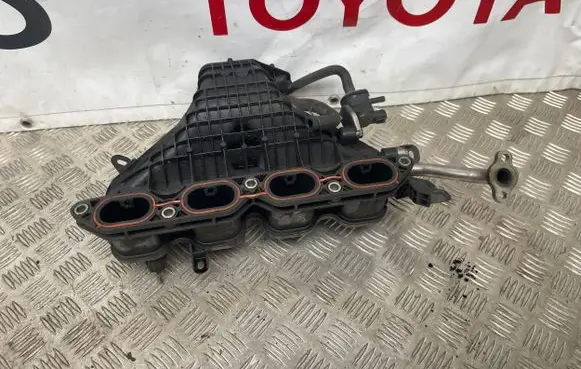 Toyota Prius (XW30) Intake manifold 1712037050