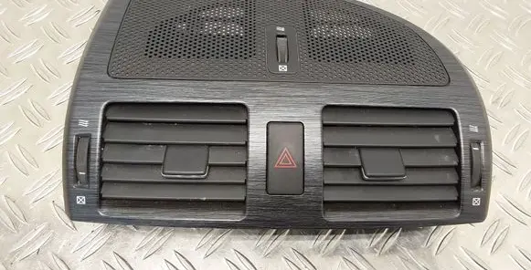 Toyota Avensis T270 Dash center air vent grill 5567005090 5567005110