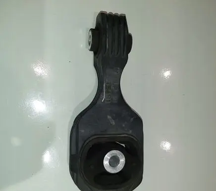 Honda HR-V Engine mounting bracket