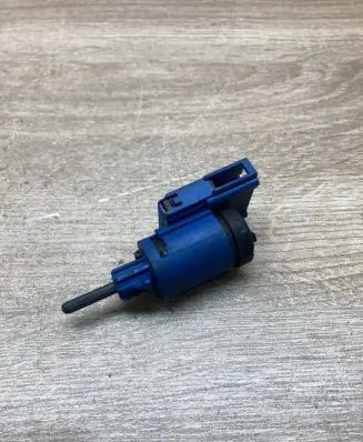 Volkswagen PASSAT B5 Brake pedal sensor switch 1J0927189E