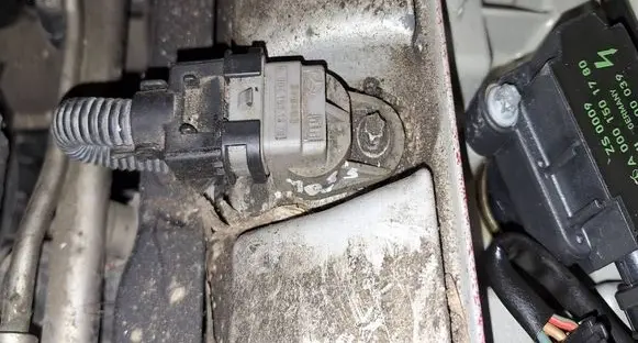 Mercedes-Benz C W203 Camshaft position sensor A0041531328