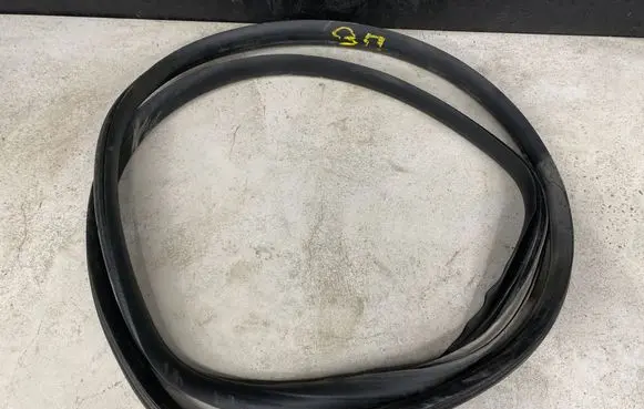Volvo V50 Rear door rubber seal (on body) 