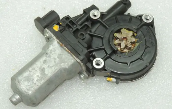 Suzuki SX4 Front door window regulator motor 8356063J01