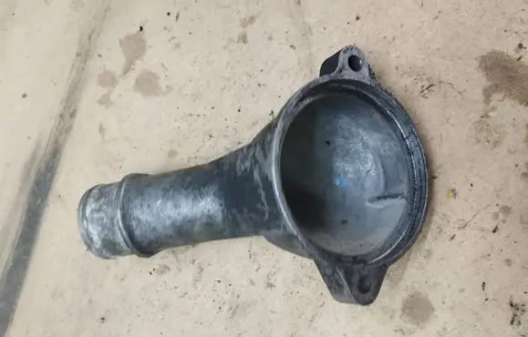 Mercedes-Benz E W124 Thermostat housing R6012030174