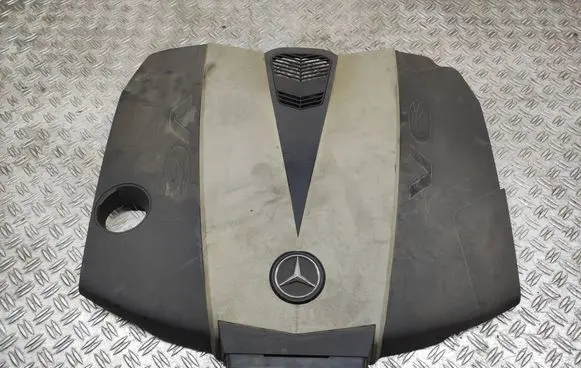 Mercedes-Benz E W212 Engine cover (trim) A6420104267 4011353K