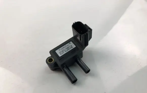 Ford Focus Air pressure sensor AV615L200AB
