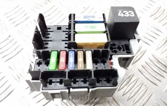 Volkswagen Touareg I Fuse module