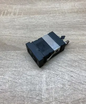 Volkswagen PASSAT B5.5 Seat heating switch 3B0963564C