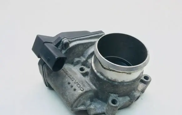 Volkswagen Golf V Throttle valve 06F133062E A2C53044094