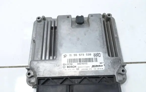 Opel Insignia A Engine control unit/module 55573539 55573560 0281015774