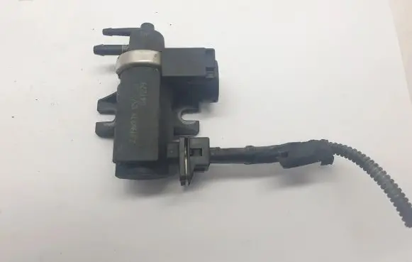 KIA Sorento Engine mount vacuum valve 72190319