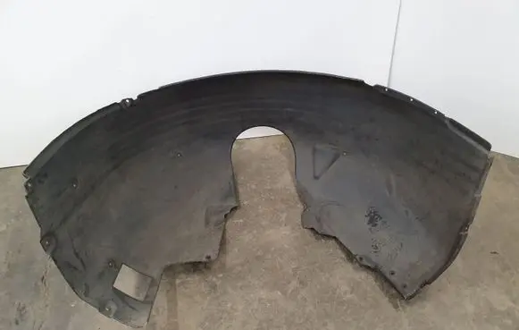 BMW 7 E65 E66 Front wheel arch liner splash guards 8223375