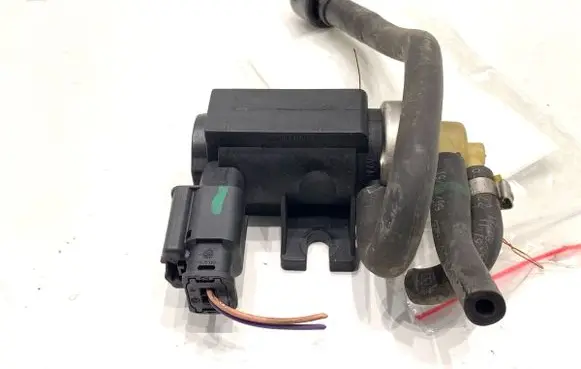 Citroen C5 Fuel pressure regulator 9661960380