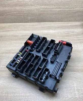 Opel Astra J Fuse module 13170893 460023260