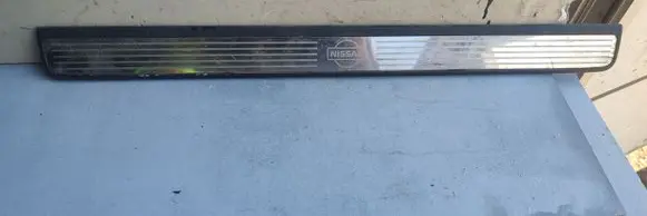 Nissan Primera Front sill trim cover 769B09F000