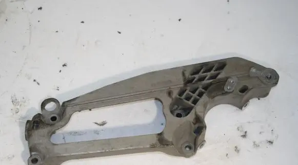 BMW i8 Engine mounting bracket 6856297