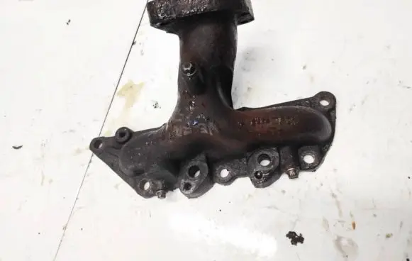 Opel Vectra B Exhaust manifold 90400054