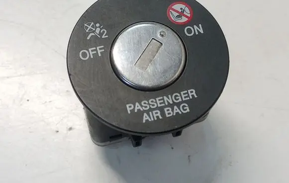 Hyundai ix35 Passenger airbag on/off switch