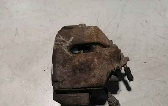 Volkswagen PASSAT B6 Front brake caliper