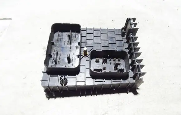 Volkswagen Golf V Fuse module 1K0937124H