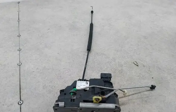 Fiat Grande Punto Front door lock 51797557