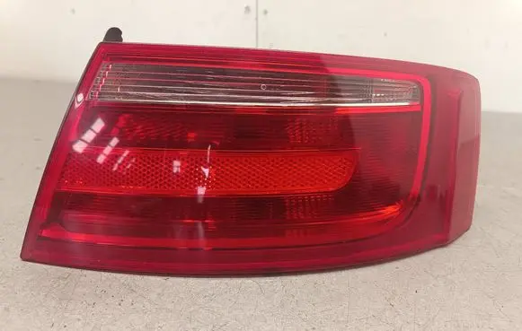Tailgate rear/tail lights