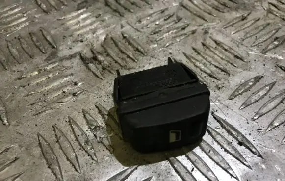 Citroen Xsara Picasso Electric window control switch 22681