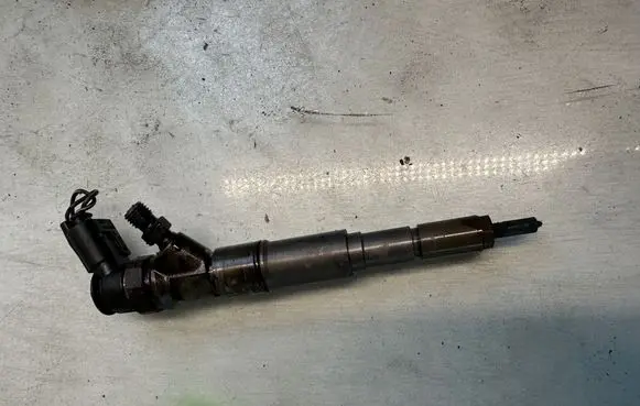 BMW 3 E46 Fuel injector 7793836