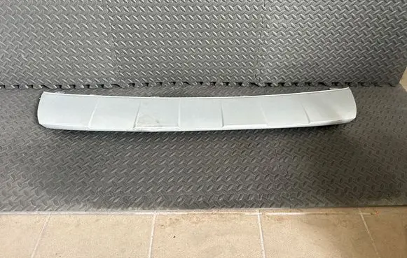 Front bumper splitter molding