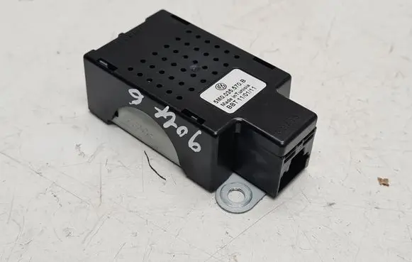 Volkswagen Golf VI Aerial antenna amplifier 5M0035570B