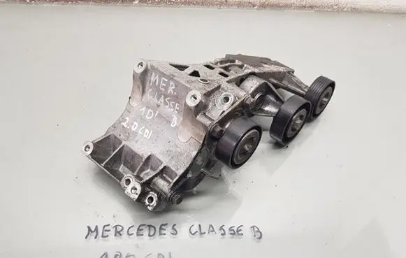 Mercedes-Benz B W245 Generator/alternator bracket 
