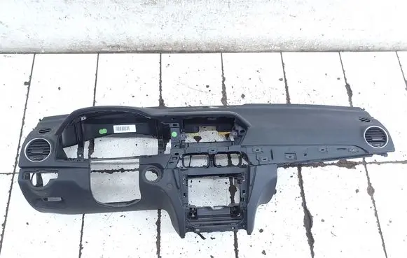 Mercedes-Benz C W204 Dashboard 2058608701 2046805787