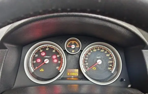 Speedometer (instrument cluster)
