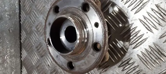 Volvo V70 Front wheel hub